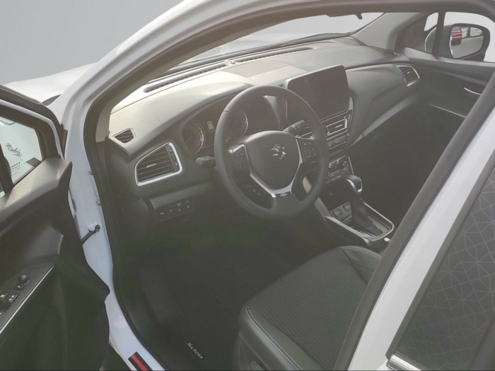 SUZUKI S-Cross 1.5 Piz Sulai Compact Top Hybrid 4x4 – Bild 11
