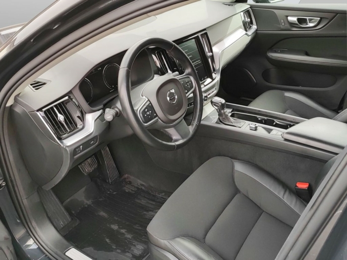 VOLVO V60 2.0 T5 Momentum – Bild 11