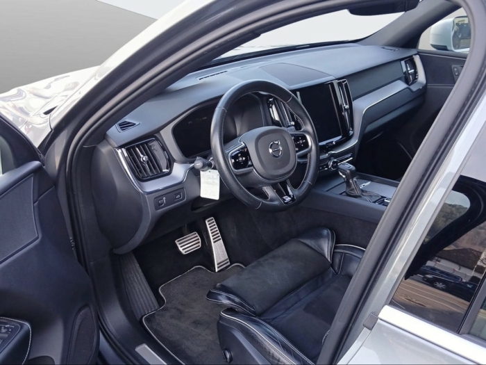 VOLVO XC60 2.0 D4 R-Design AWD – Bild 11