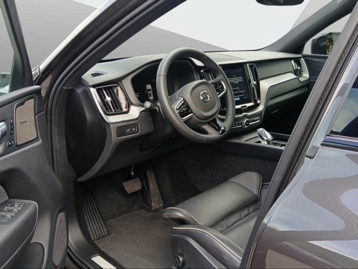 VOLVO XC60 2.0 T6 TE Plus Dark eAWD – Bild 11