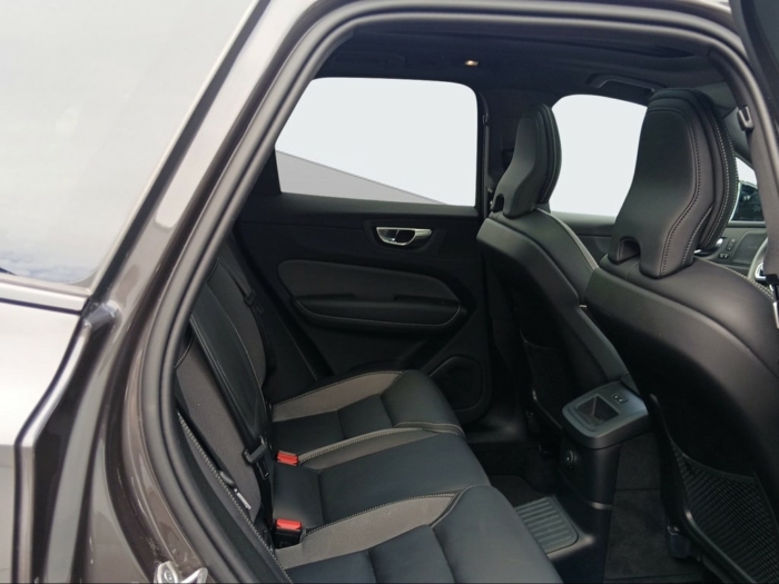 VOLVO XC60 2.0 T6 TE Plus Dark eAWD – Bild 13