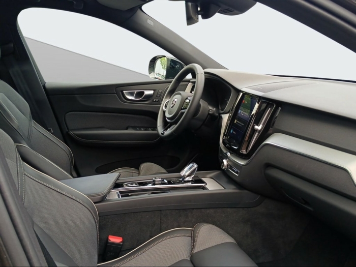 VOLVO XC60 2.0 T6 TE Plus Dark eAWD – Bild 15